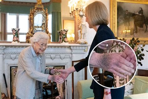  The Queen's Hand: Uma Jornada Épica Através do Tempo e da Traição Real!